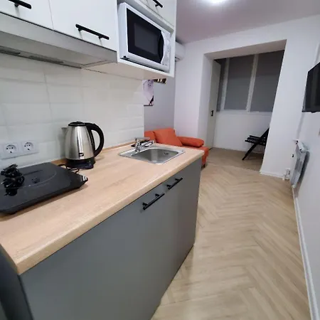 Myfreedom поруч із метро палац україни Apartamento